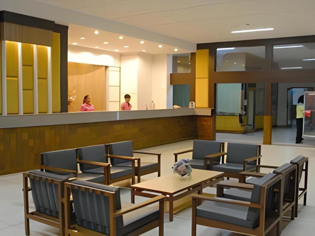Ubon Hotel Ubon Ratchathani Extérieur photo